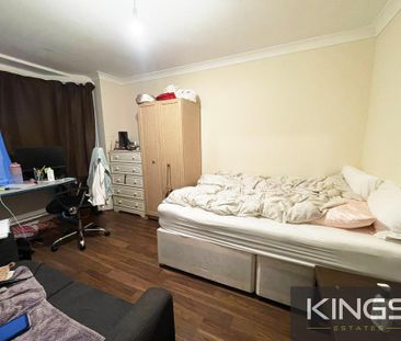 3 bedroom flat to rent - Photo 6
