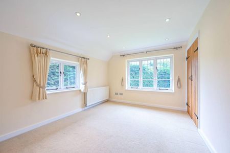 6 bedroom detached house to rent - Photo 3