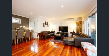 High Standard Of Modern Living In A Great Location! - Photo 3