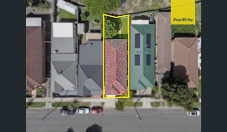 STYLISH BRICK HOME WITH SPACE, COMFORT & LOCATION - Photo 4