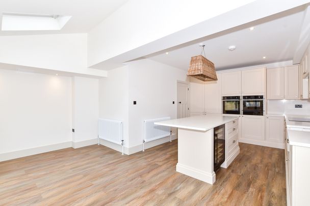 4 bedroom terraced house to rent - Photo 1