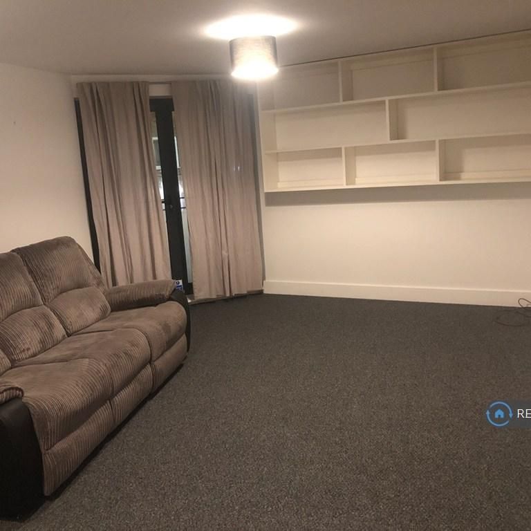 3 bedroom flat to rent - Photo 1