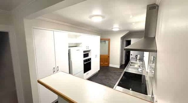 Spacious 5-Bedroom, Double Grammar Zone - Photo 1