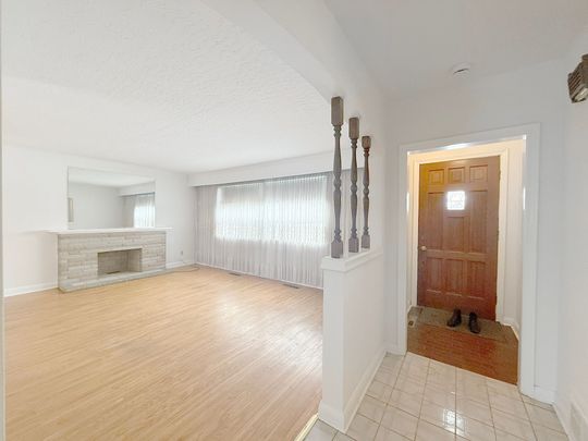 For Lease - 214 Dixon Road Unit# Main, Toronto, Ontario - Photo 1
