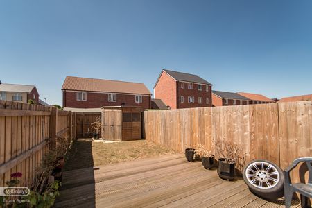 2 Bed Mid Terraced - Photo 5