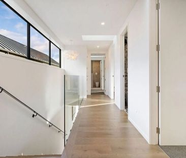 Stunning 4BR Jacks Point home - Photo 6