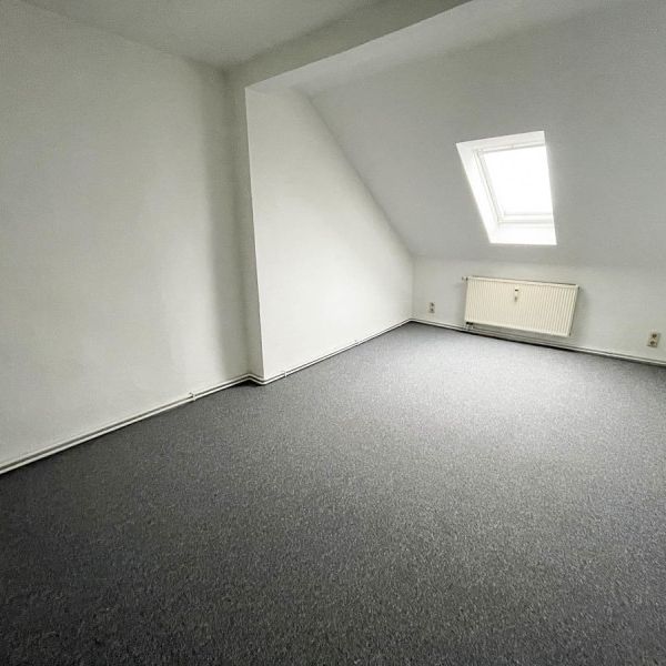 Neue Fußböden! Gemütliche Dachgeschosswohnung in ruhiger Lage von Aue - Foto 1