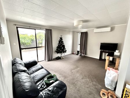 Unit 3, 21 Albert Street, Papakura, Auckland - Photo 2