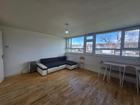 Great Cambridge Road, Enfield EN1, London - Photo 4