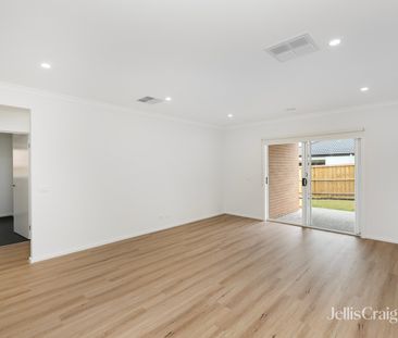 11 Twain Road, Mambourin VIC 3024 - House For Rent | Domain - Photo 2