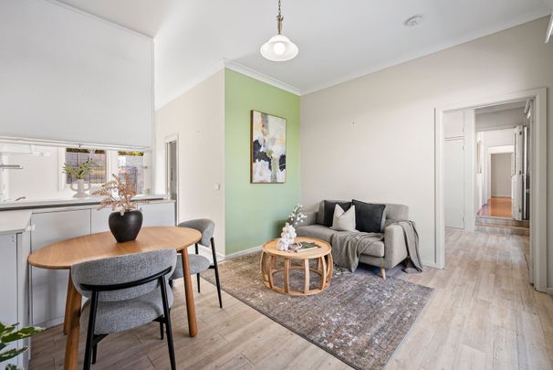 A FAMILY SANCTUARY OF LIGHT, SPACE AND PRIVACY - Photo 1