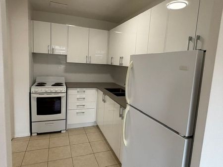 For Lease - 515 North Service Road Unit# 2-305, Mississauga, Ontario - Photo 4
