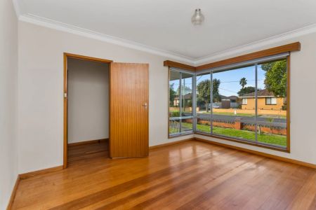 49 Grieve Parade, Altona. - Photo 2