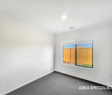 Modern Family Living with Spacious Backyard & Alfresco in Officer! - Photo 2