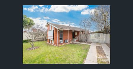 CONVENIENTLY LOCATED 3 BEDROOM HOUSE - Photo 2