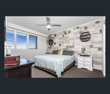 25 Dix Street, Redcliffe, Qld 4020 - Photo 1