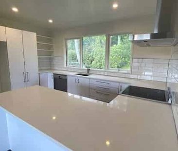 WELL PRESENTED 3X BEDROOM UPSTAIRS HOME: - Photo 5