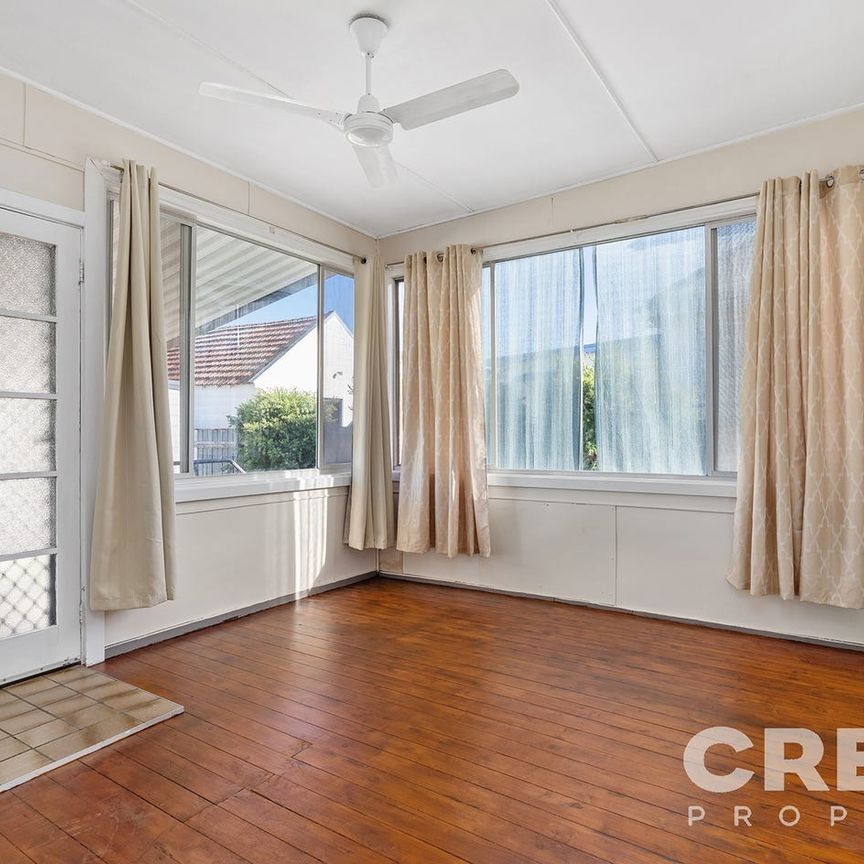 CUTE AND CONVENIENT FAMILY HOME - Photo 1