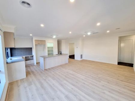 “Spacious Near New Family Home in Popular Mt Atkinson!” - Photo 5