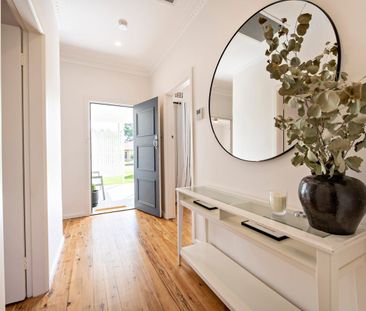 Immaculate Renovated Cottage - Photo 3