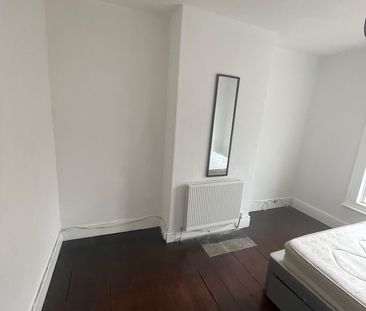 Room in a Shared House, Lilstock Avenue, BS7 - Photo 3