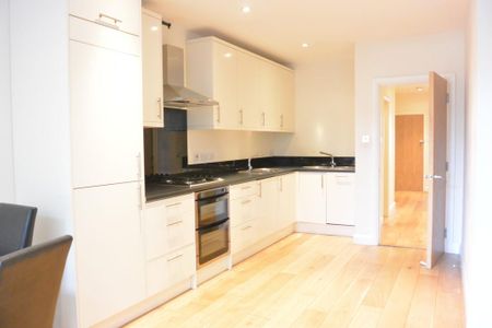 3 bedroom flat to rent - Photo 3