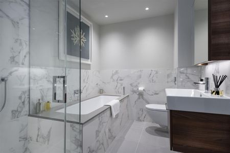 Pinewood Gardens, Teddington, TW11 - Photo 2