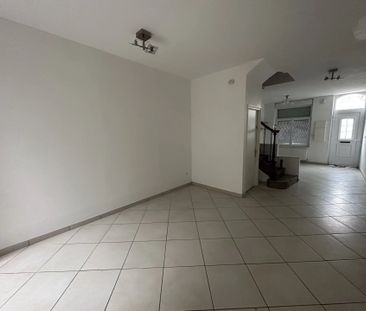 Location Maison 7 pièces 146 m2 à Saint-Quentin - Photo 2