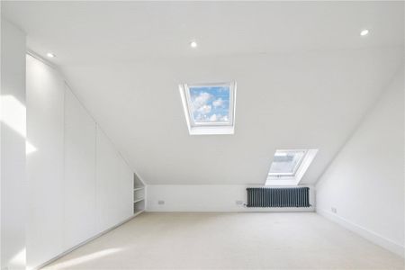 A beautifully refurbished three bedroom period property located in Munster Village. EPC D - Photo 4