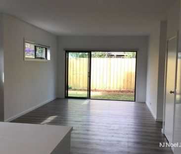 STYLISH, STUNNING & SPACIOUS - Photo 2