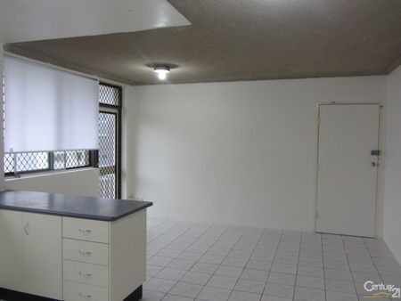 Spacious Second Floor Unit - Photo 4