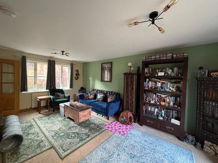 4 bedroom detached house to rent - Photo 2