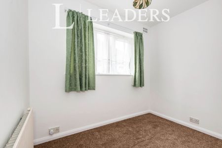 2 bedroom bungalow to rent Sandcross Lane, Reigate, RH2 - Photo 5