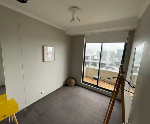 Redfern - Photo 1