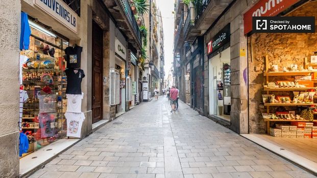 barcelona, Catalonia 08002 - Photo 1