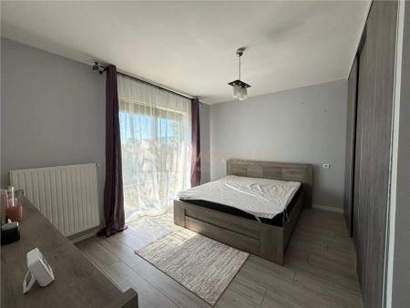 Apartament cu 2 camere si curte proprie - Fotografie 2