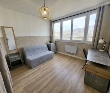 Location Appartement 5 pièces 94m² MARSEILLE 9ème - Photo 2