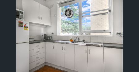 Ground Floor Living with Workspace Flexibility! - Photo 5