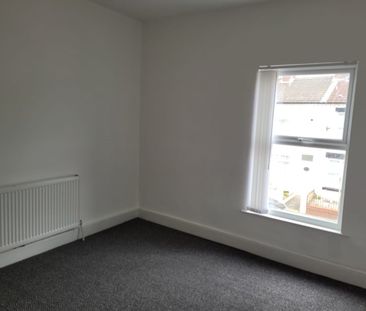 2 Bed Terraced House, Chirkdale St, L4 - Photo 2