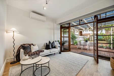 Charming 2-Bedroom House in Glenelg South - Photo 4