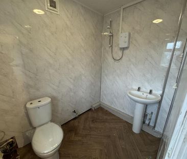 3 bedroom semi-detached house to rent - Photo 6