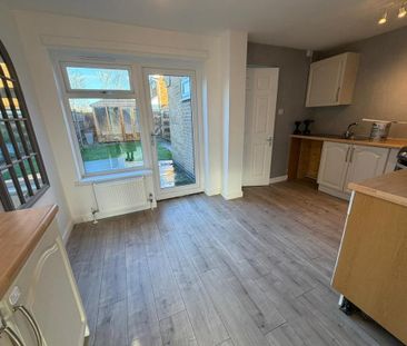 3 bedroom semi-detached house to rent - Photo 4