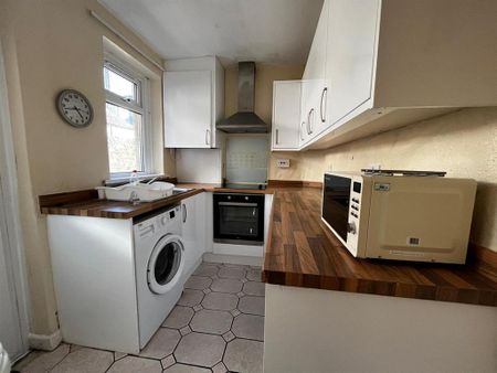 3 bedroom private hall to rent - Photo 4