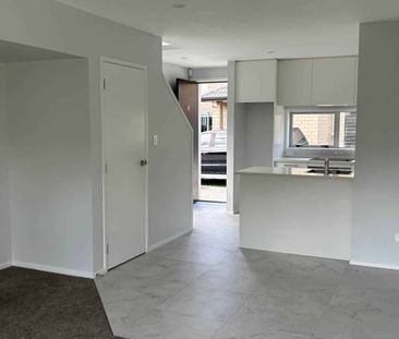 Near new 2 Bedroom Townhouse - Photo 5