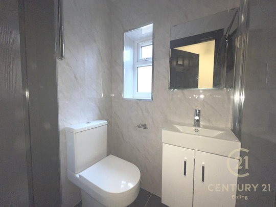 1 bedroom in a house share to rent - Photo 1