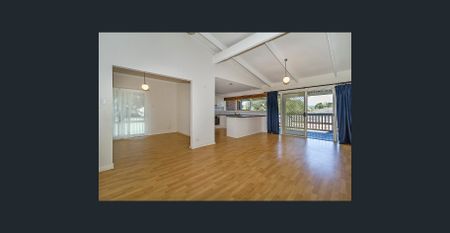 LARGE 3 BEDROOM FAMILY HOME WITH STUNNING VIEWS - Photo 3