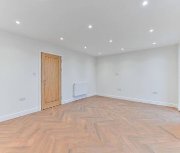 3 bedroom flat to rent - Photo 3