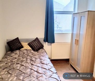 1 bedroom in a house share to rent - Photo 4