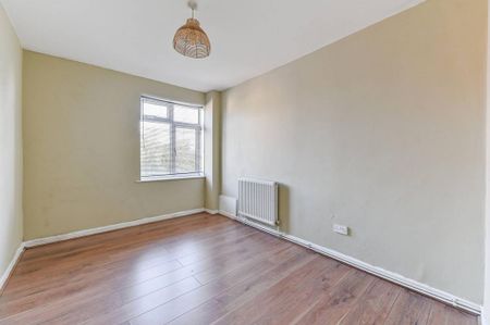 2 bedroom mews to rent - Photo 4