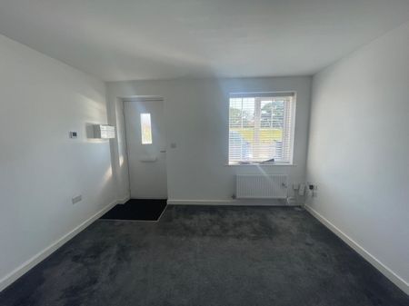 Julius Way, Nuneaton - - Photo 3